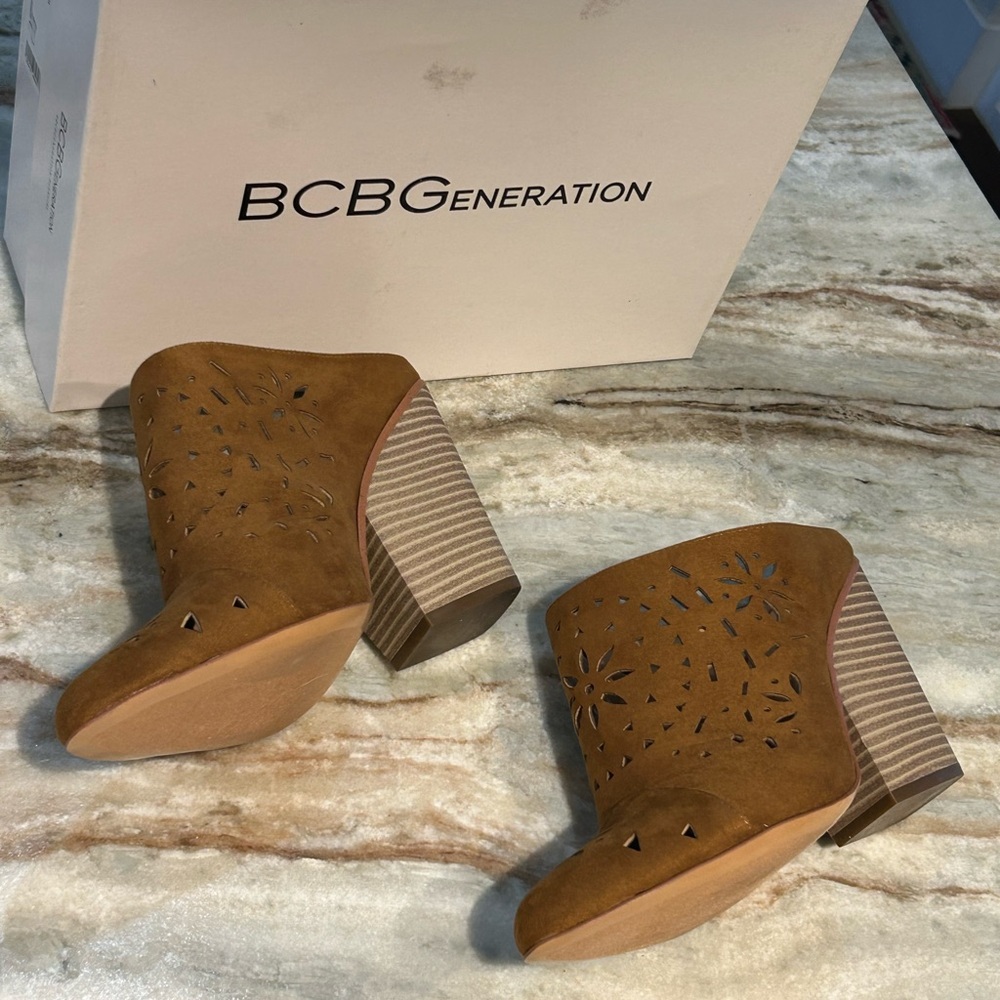 NIB ~ BCBG CARMEN LASERCUT MULES sz 10 - Picture 9 of 13